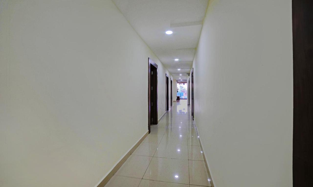 Treebo Seven Inn ตีรูปาติ ภายนอก รูปภาพ