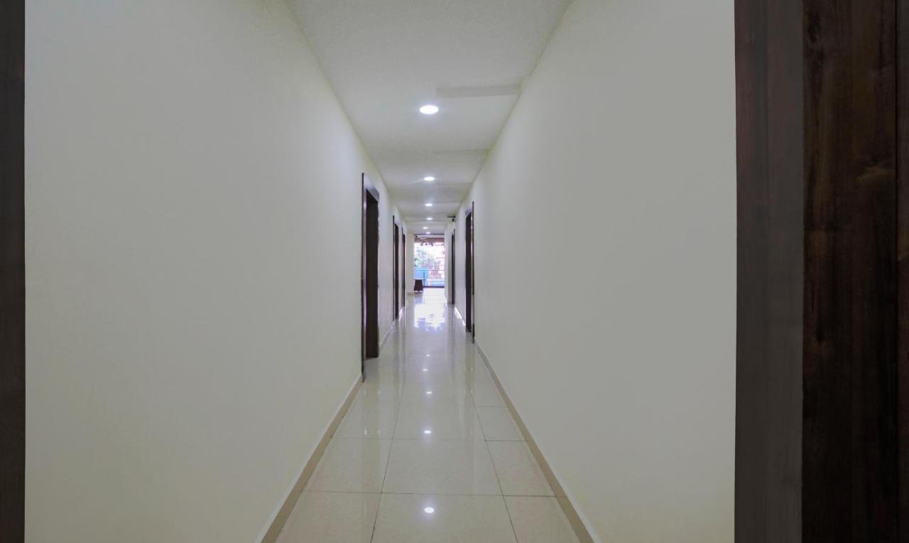 Treebo Seven Inn ตีรูปาติ ภายนอก รูปภาพ