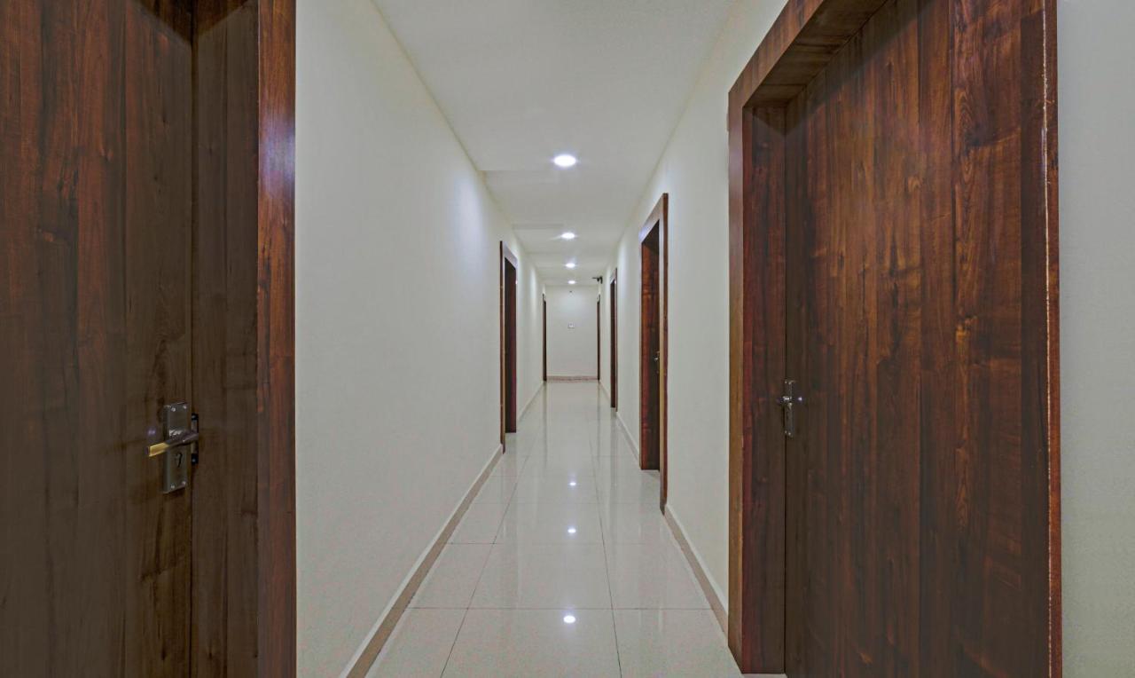 Treebo Seven Inn ตีรูปาติ ภายนอก รูปภาพ
